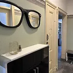 Villakrocker - Elberadweg Trifft Wandkunstwerk