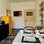 Villakrocker - Elberadweg Trifft Wandkunstwerk Burg bei Magdeburg