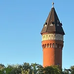 Villakrocker - Elberadweg Trifft Wandkunstwerk