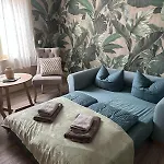 Villakrocker - Elberadweg Trifft Wandkunstwerk