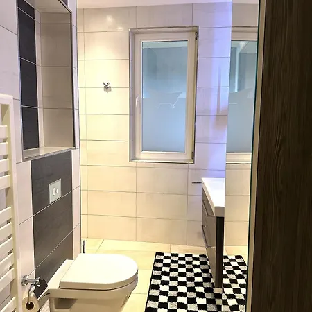 Villakrocker - Elberadweg Trifft Wandkunstwerk *