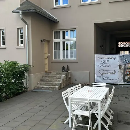 Villakrocker - Elberadweg Trifft Wandkunstwerk *