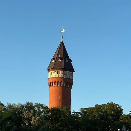 Villakrocker - Elberadweg Trifft Wandkunstwerk
