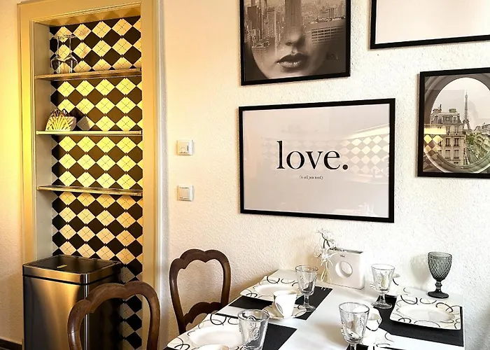 Villakrocker - Elberadweg Trifft Wandkunstwerk *