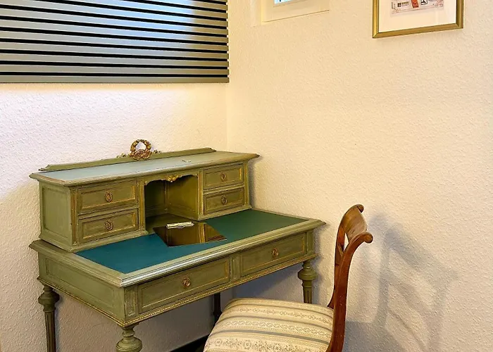 Villakrocker - Elberadweg Trifft Wandkunstwerk *