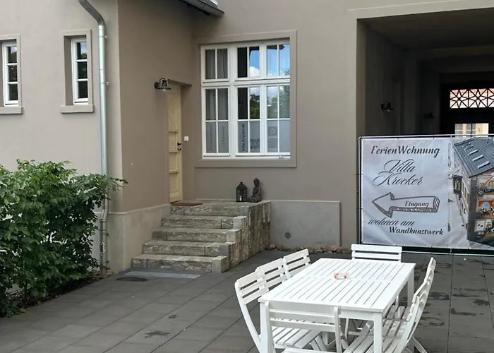 Villakrocker - Elberadweg Trifft Wandkunstwerk *