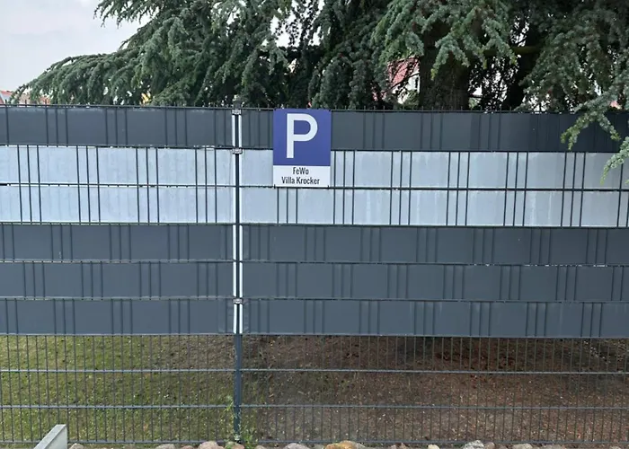 Villakrocker - Elberadweg Trifft Wandkunstwerk