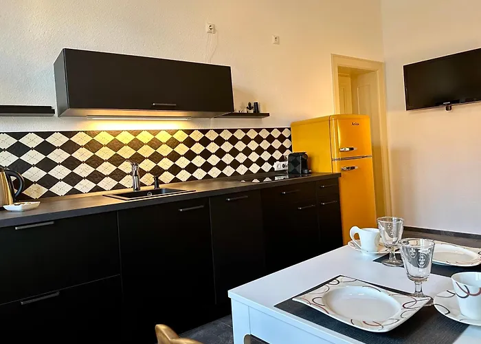 Villakrocker - Elberadweg Trifft Wandkunstwerk *