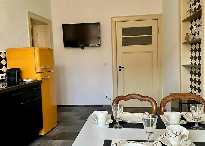 Villakrocker - Elberadweg Trifft Wandkunstwerk Burg bei Magdeburg